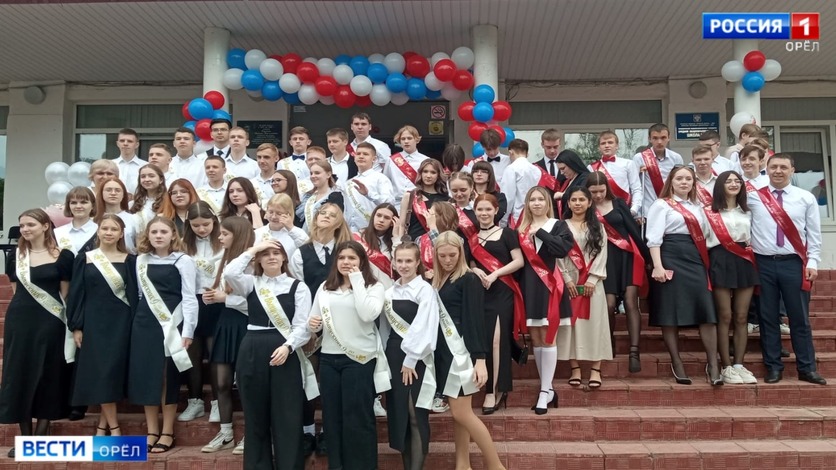 В школах Орла начались последние звонки