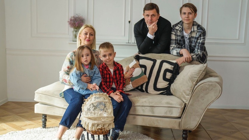 В День защиты детей Андрей Клычков поделился фото с сыновьями и дочкой