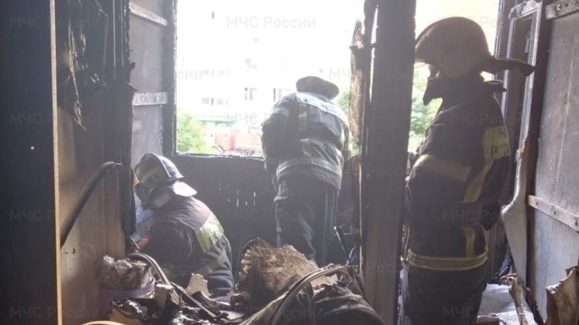 Орловские пожарные спасли из огня мужчину