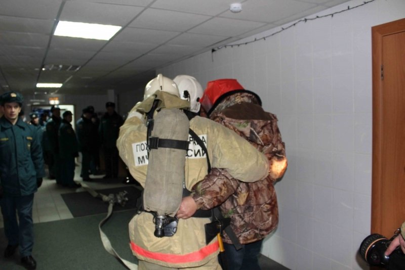 В новой Ледовой арене в микрорайоне Зареченский города Орла прошли учения спасателей
